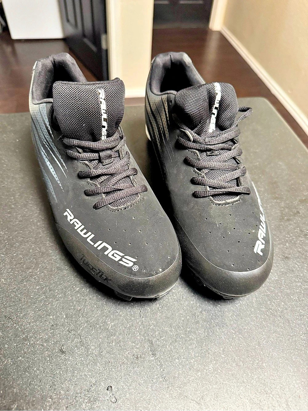 Rawlings Athletic Shoes Black & Silver US 8.5